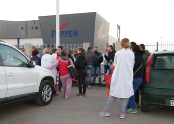 Μαζικές απολύσεις στο εργοστάσιο της FOPPEΝ