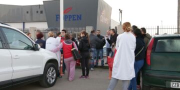 Μαζικές απολύσεις στο εργοστάσιο της FOPPEΝ