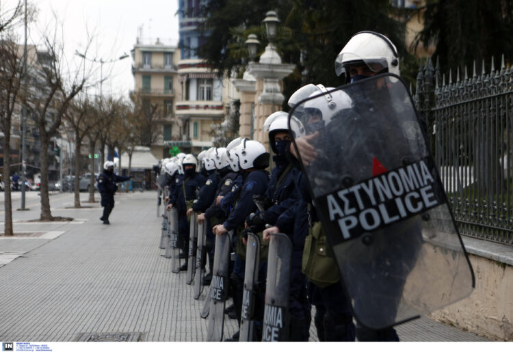 Ένδειξη αδυναμίας η ωμή καταστολή