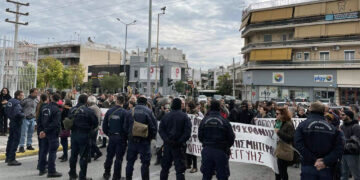 Συγκέντρωση αλληλεγγύης στην οικογένεια της 12χρονης στις φυλακές Κορυδαλλού (βίντεο)