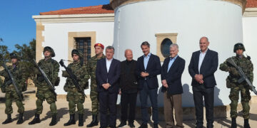 Αυταρχισμός και μιλιταρισμός στην επίσκεψη Μητσοτάκη στη Γαύδο