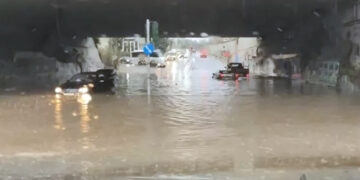 Κακοκαιρία: Ποτάμια οι δρόμοι, «κρυφό σχολειό» το ΕΜΠ!