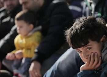 «ΕΣΤΙΑ» τέλος: Από διαμερίσματα σε στρατόπεδα χιλιάδες πρόσφυγες