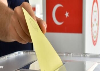 Τουρκία: Κάλπικη μονομαχία, με τον λαό στη γωνία