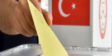 Τουρκία: Κάλπικη μονομαχία, με τον λαό στη γωνία