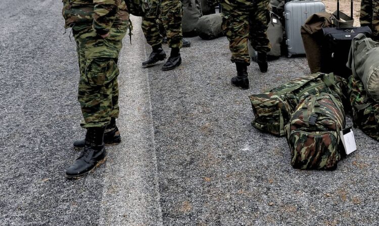 Πανάκριβη η άδεια εορτών για πολλούς φαντάρους