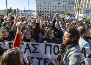 Η τέχνη  υπό διωγμόν,  οι καλλιτέχνες στους δρόμους