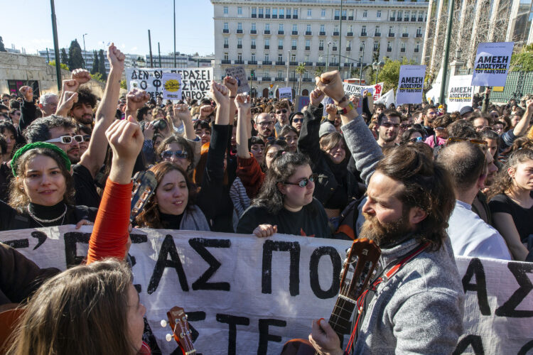 Η τέχνη  υπό διωγμόν,  οι καλλιτέχνες στους δρόμους