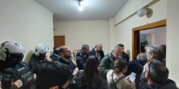 Μπλόκο σε εξώσεις και πλειστηριασμούς