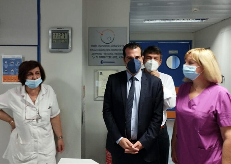 Η κυβέρνηση επιμένει στην ψεύτικη επικοινωνιακή «ραντζομαχία» υπέρ ιδιωτών κλινικαρχών