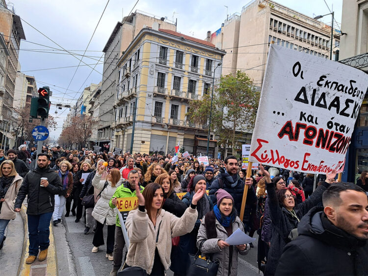 Απεργιακός σεισμός από άκρη σε άκρη σε όλη τη χώρα!!