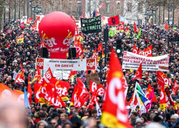 Εκατομμύρια διαδήλωσαν στους δρόμους της Γαλλίας ενάντια στο νομοσχέδιο για το συνταξιοδοτικό