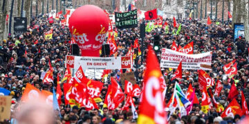 Εκατομμύρια διαδήλωσαν στους δρόμους της Γαλλίας ενάντια στο νομοσχέδιο για το συνταξιοδοτικό