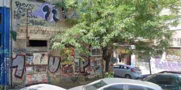 Δήμος Αθηναίων: Απειλή για τους πεζούς τα ετοιμόρροπα κτήρια