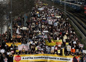 Αλληλεγγύη στην απεργία των εκπαιδευτικων στην Πορτογαλία