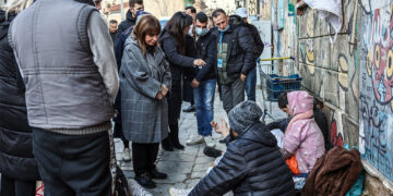 Η τοξικοεξάρτηση, εκτός από φόντο για τις φωτογραφίες της προέδρου της δημοκρατίας, είναι και αποτέλεσμα των πολιτικών που στηρίζει