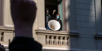 νΚΑ για καλλιτέχνες: Ψηλά το κεφάλι-ψηλά οι γροθιές