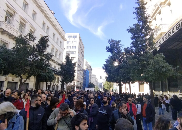 Βούλιαξε η Αθήνα, η μεγαλύτερη απεργιακή συγκέντρωση της δεκαετίας (φωτο+βίντεο)
