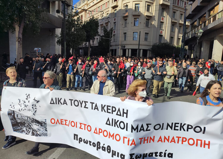Βούλιαξε η Αθήνα, η μεγαλύτερη απεργιακή συγκέντρωση της δεκαετίας (φωτο+βίντεο)