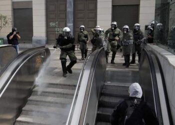 Συνεχίζεται και κλιμακώνεται η δολοφονική αστυνομική βία με νέους τρόπους ενάντια στις μαχητικές μαζικές διαδηλώσεις