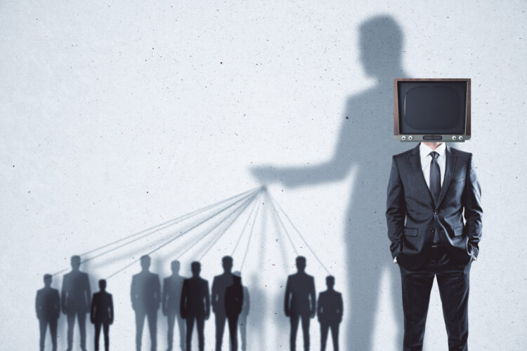 Τέλος τα επικοινωνιακά τρικ, ώρα για κλασική χειραγώγηση