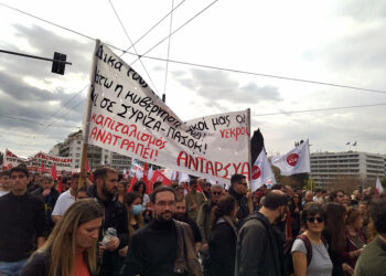 Σύνταγμα: Ο λαός και η νεολαία ξανά στους δρόμους (φωτο+βίντεο))
