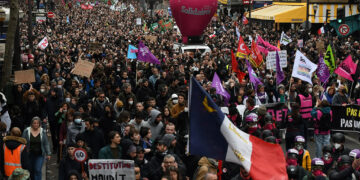 Γαλλία: Η ομορφιά βρίσκεται  στους δρόμους του αγώνα