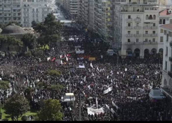 Οι μεγαλύτερες απεργιακές διαδηλώσεις της δεκαετίας στη Θεσσαλονίκη, την Πάτρα και όλη την Ελλάδα