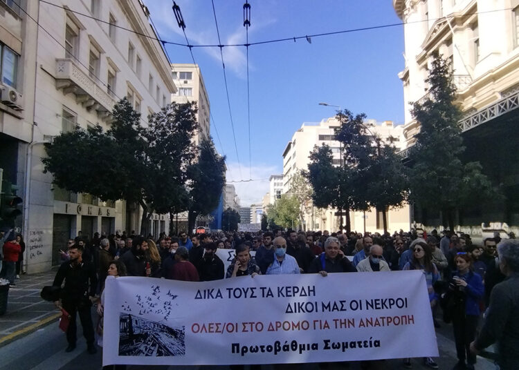 Βούλιαξε η Αθήνα, η μεγαλύτερη απεργιακή συγκέντρωση της δεκαετίας (φωτο+βίντεο)