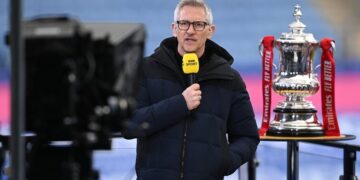 Ο Λίνεκερ και η ταξική διάσταση του προσφυγικού