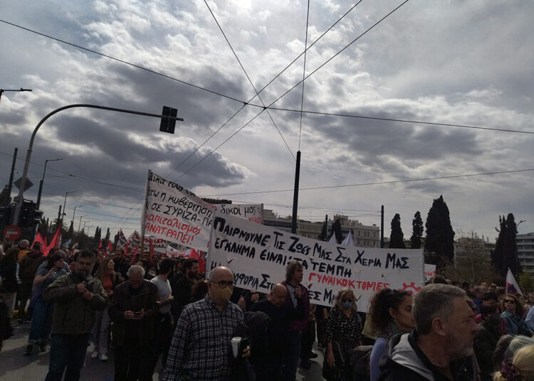 Σύνταγμα: Ο λαός και η νεολαία ξανά στους δρόμους (φωτο+βίντεο))