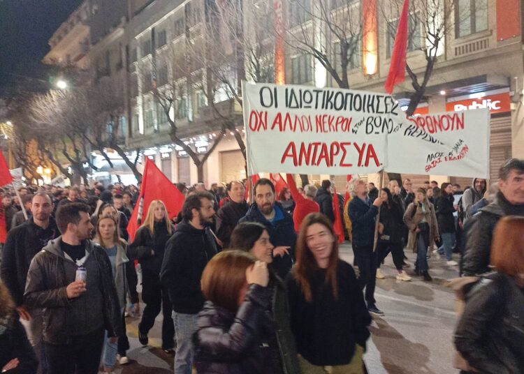 Οι μεγαλύτερες απεργιακές διαδηλώσεις της δεκαετίας στη Θεσσαλονίκη, την Πάτρα και όλη την Ελλάδα