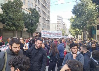 Βούλιαξε η Αθήνα, η μεγαλύτερη απεργιακή συγκέντρωση της δεκαετίας (φωτο+βίντεο)