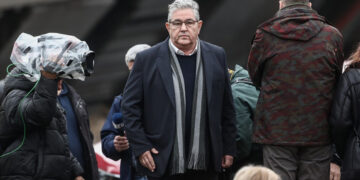 ΚΚΕ: Φωνάζει για τα καπιταλιστικά κέρδη, αλλά  δεν ζητά άμεση εθνικοποίηση της ιδιοκτησίας τους