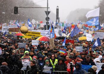 Ανεβάζει στροφές το αντιπολεμικό κίνημα στην Ευρώπη