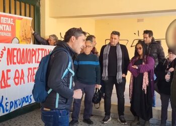 Κέρκυρα: «Θερμή» υποδοχή εκπαιδευτικών στον πρώτο «αξιολογητή» – «Σε λίγο θα σας ζητούν κεφάλια» (βίντεο)