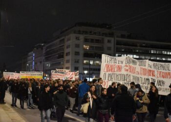 Στους δρόμους βγήκε η οργή, να γίνει ποτάμι ανατροπής