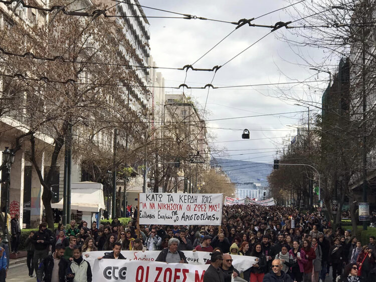 Αστείρευτα ποτάμια αγώνα σε όλη τη χώρα