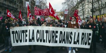 Γαλλία: Και οι καλλιτέχνες ενάντια στο ασφαλιστικό τερατούργημα