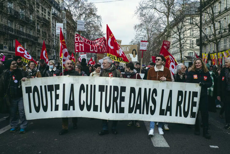 Γαλλία: Και οι καλλιτέχνες ενάντια στο ασφαλιστικό τερατούργημα