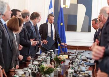 Κυβέρνηση-ατζέντης ιδιωτών, τα φορτώνει  όλα στο «κακό Δημόσιο»