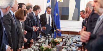 Κυβέρνηση-ατζέντης ιδιωτών, τα φορτώνει  όλα στο «κακό Δημόσιο»