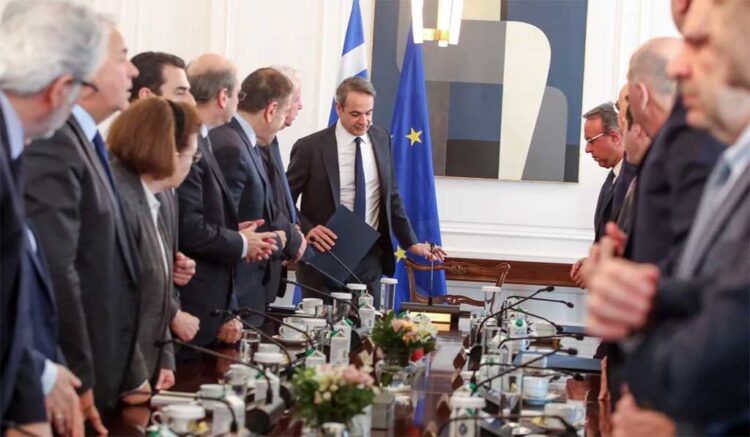 Κυβέρνηση-ατζέντης ιδιωτών, τα φορτώνει  όλα στο «κακό Δημόσιο»