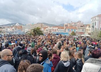 Ιστορικές διαδηλώσεις για το έγκλημα στα Τέμπη σε όλα τα νησιά του Αιγαίου (φωτο)