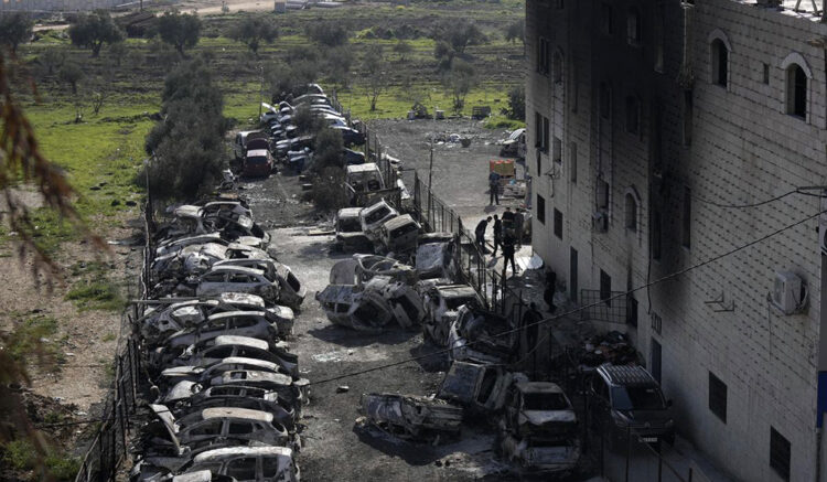 Πογκρόμ από τους εποίκους, υπό την προστασία του στρατού