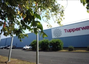 Tupperware: Τα άδεια… τάπερ για τους εργαζόμενους έφεραν λουκέτο
