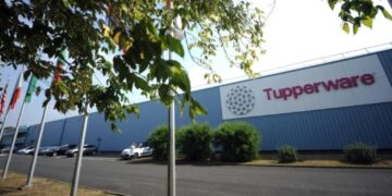 Tupperware: Τα άδεια… τάπερ για τους εργαζόμενους έφεραν λουκέτο