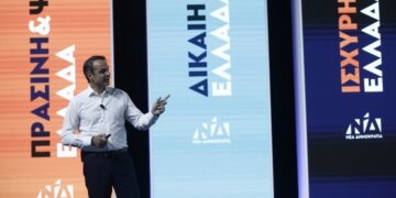 Προεκλογικές θαλασσιές χάντρες και άλλες αλχημείες