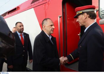 Με σόου πάνε να σβήσουν το έγκλημα στα Τέμπη