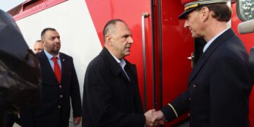 Με σόου πάνε να σβήσουν το έγκλημα στα Τέμπη